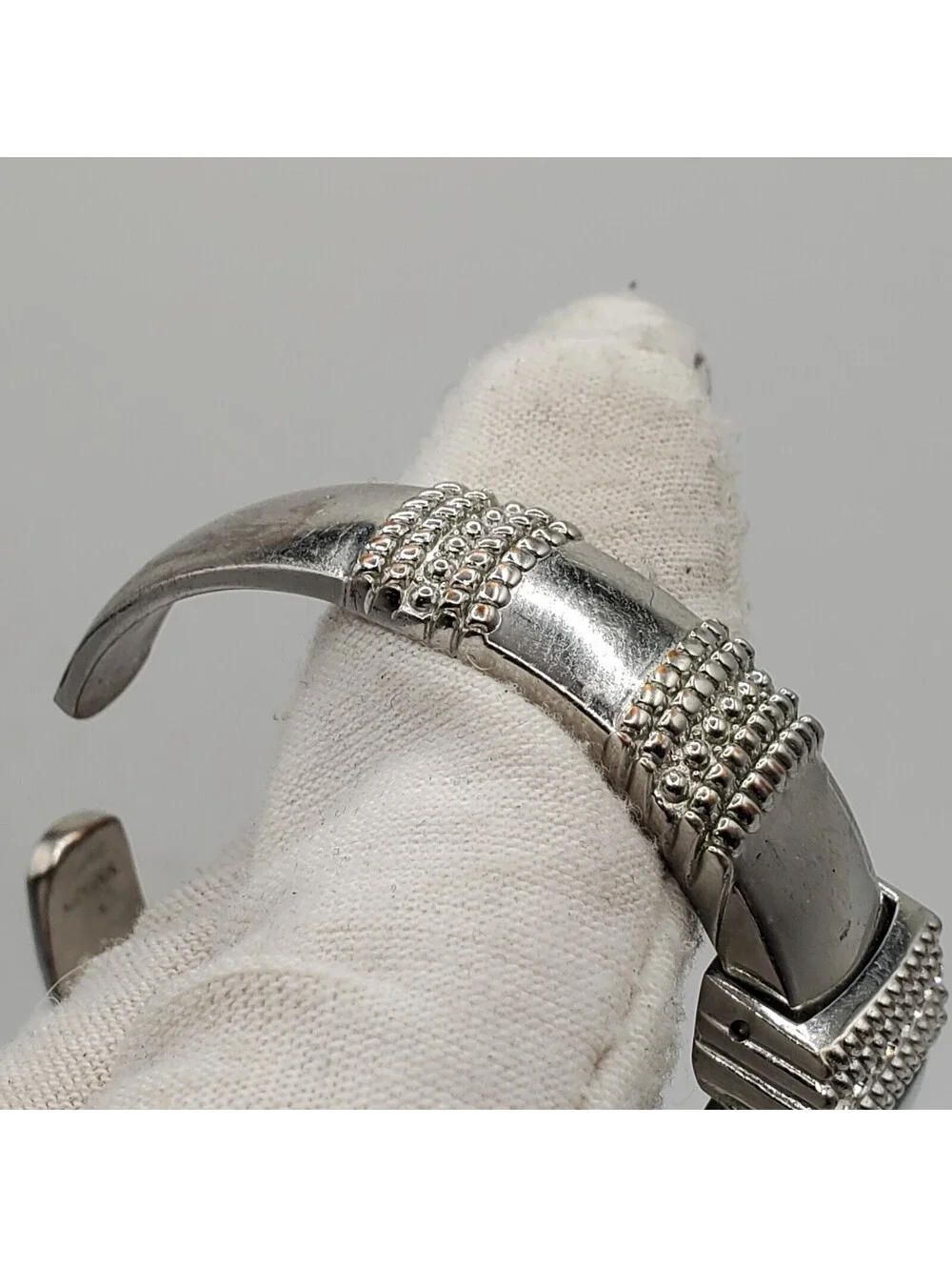 Vivani Quartz Womens Watch 19mm Silver Tone Cuff Band New Battery